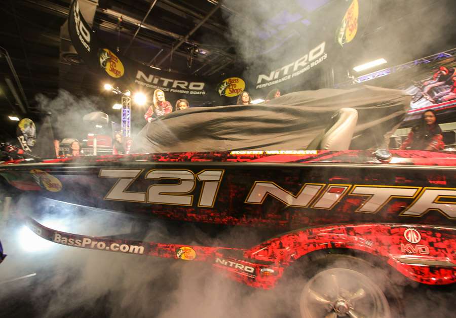 With smoke and music, the Nitro Z21 comes alive.