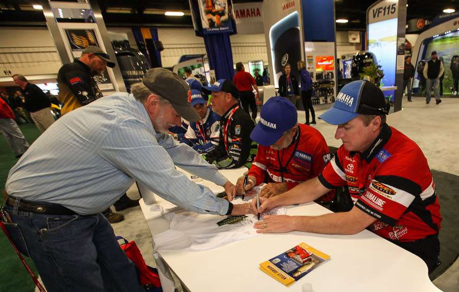 The pros are signing autographs in the Yamaha booth.  Harold Allan (newly-inducted into the Bass Fishing Hall of Fame) and Kelly Jordan are keeping busy.