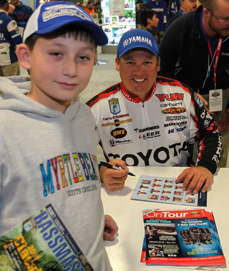 Toyota/Yamaha pro Terry Scroggins with a young fan. 