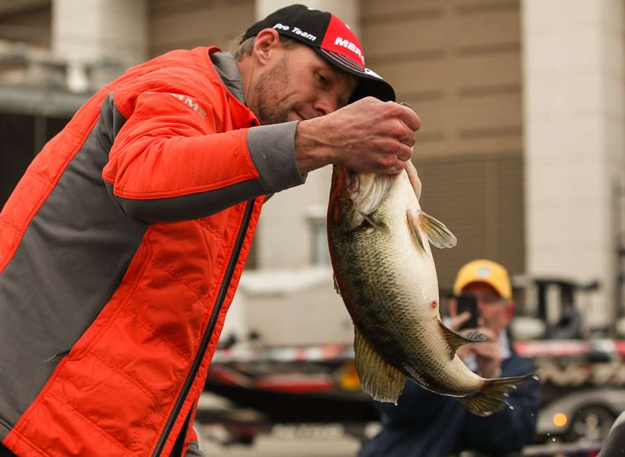 Aaron Martens has a good fish for is weigh-in bag.