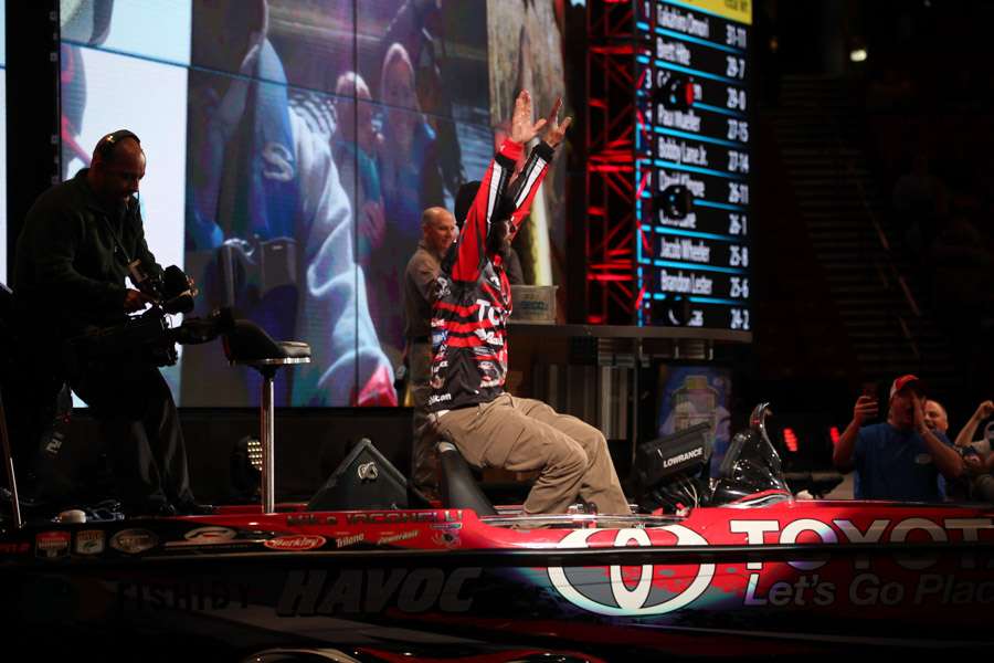 Mike Iaconelli pumps the crowd up.