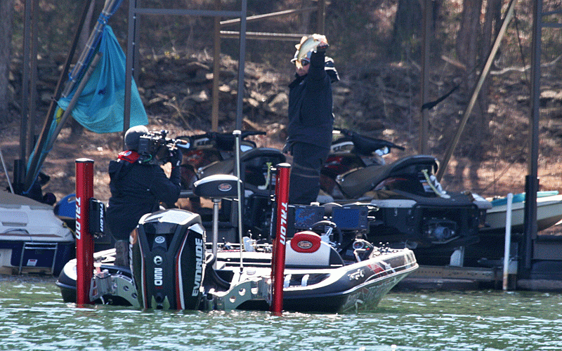 And shows it the cameraman and the two boats of spectators following him.