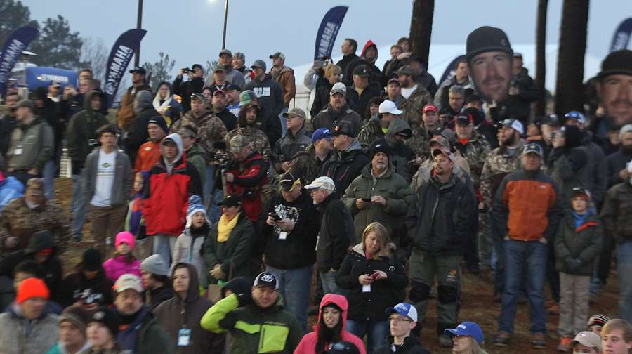 A little cold and dampness doesnât dampen the spirits of the Day 3 crowd. When you think about it, thatâs no surprise. Outdoorsmen and women are used to thinking about spending time outside in all conditions.