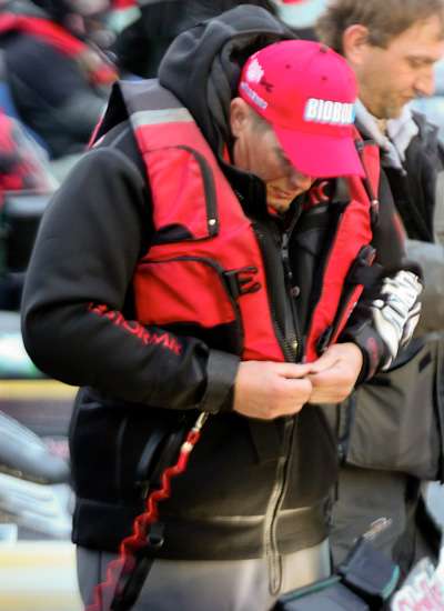 Keith Combs gets zipped up for a chilly run on Lake Hartwell.