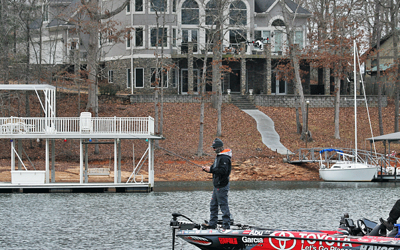 Head back out onto Lake Hartwell with the anglers Day 2 of the 2015 GEICO Bassmaster Classic presented by GoPro.