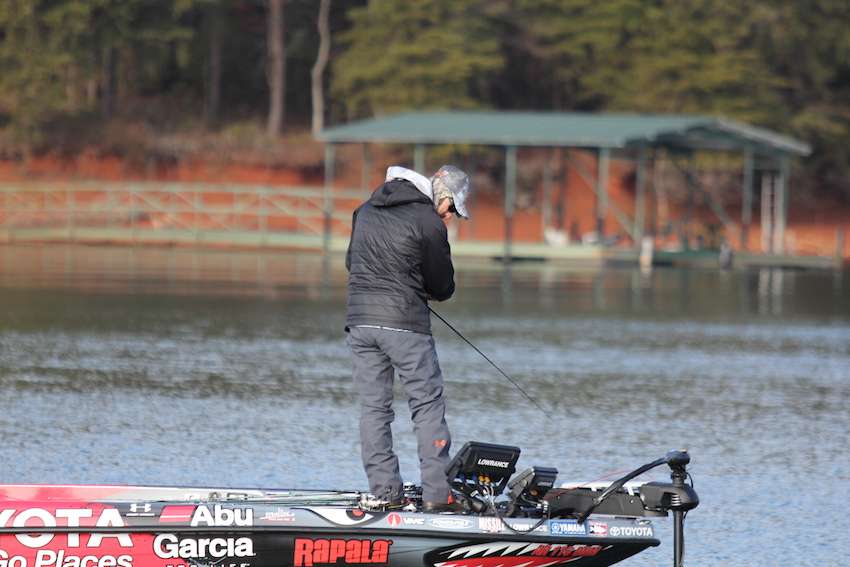 Mike Iaconelli keeps his eyes on the graph. 