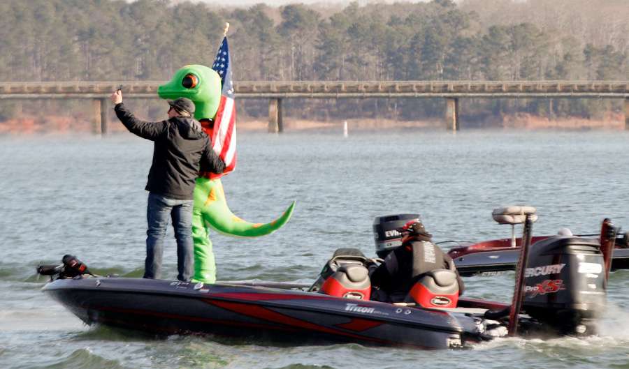 The Gecko leads the anglers out into the big waters of Lake Hartwell. The Gecko is happy to pose for selfies everywhere he goes!