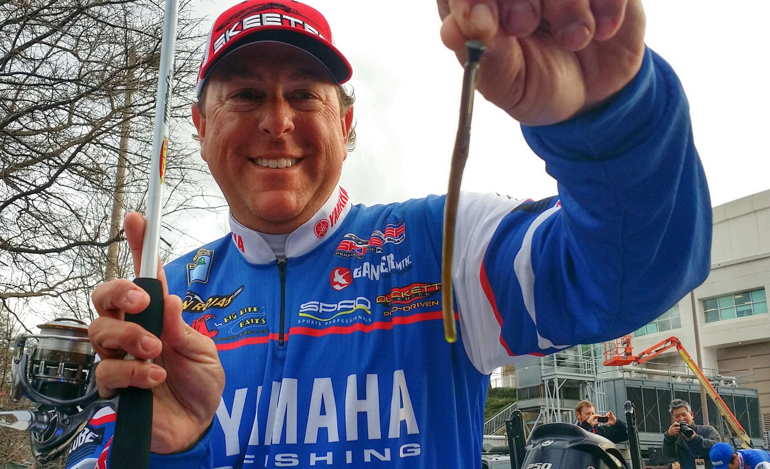 Dean Rojas' dock fish spread out with the cloud cover, but he stuck with his pattern. His main baits were a Big Bite Cane Stick stickbait (brown/purple/green) and a hand-poured worm (green/blue/brown bottom) fished on a 1/8-ounce shaky head. He said he wasn't doing anything special â 