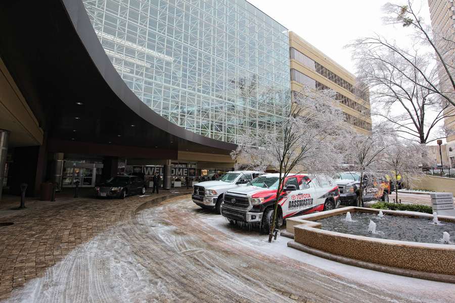 <p>The roads and entranceways were icy as well.</p>
