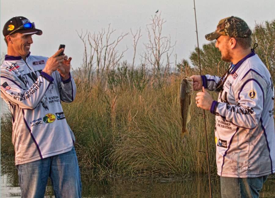 Tyson Scott would get his to the boat and get a photo taken by one of bass fishingâs heroes.