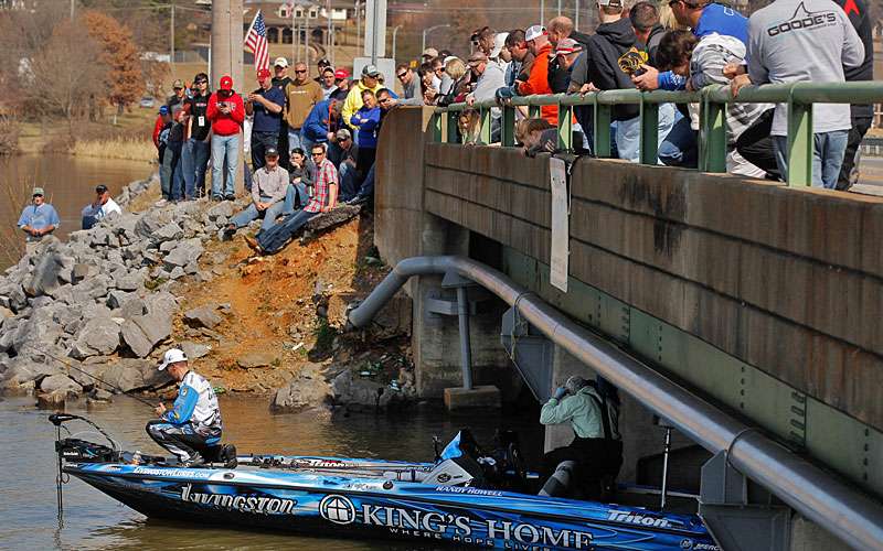 In the 2014 Classic, Randy Howell plied this bridge on Lake Guntersville for 29-2 on the final day en route to victory. 