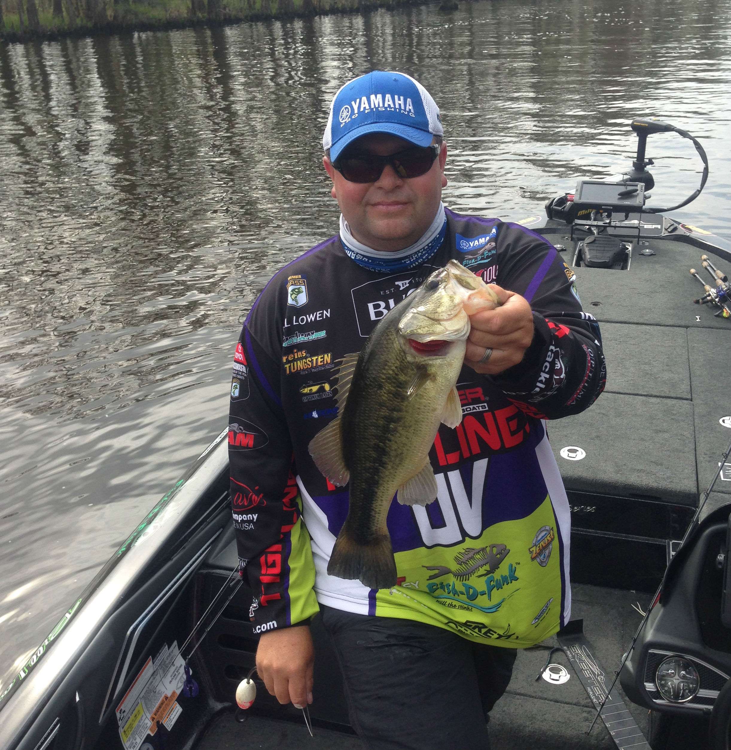 Bill Lowen puts keeper No. 2 into the boat.
<br>Photo by Bassmaster Marshal Austin Peloquin