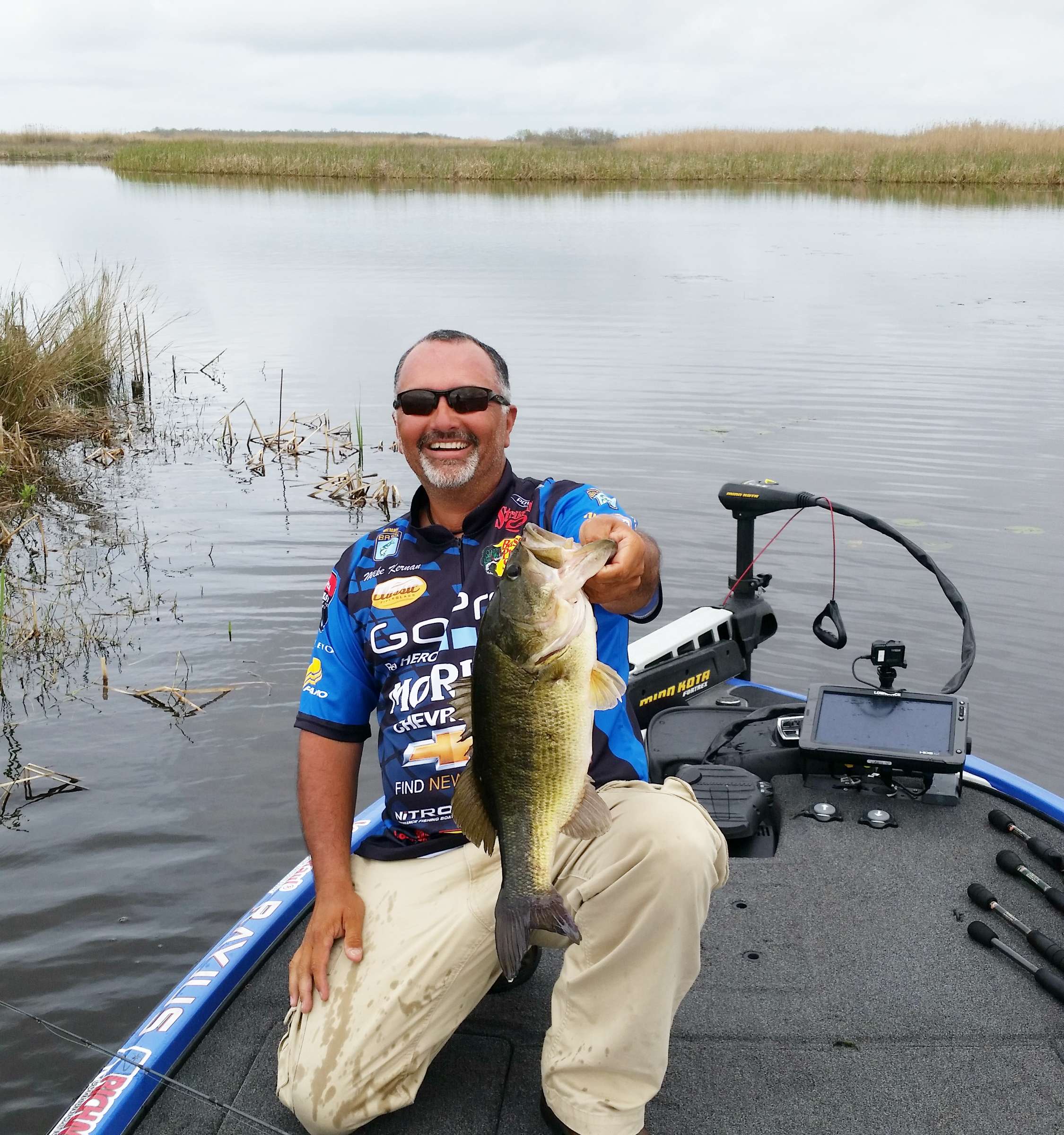 Mike Kernan with a solid 6-pound fish, his second keeper of Day 1.
<br>Photo by Bassmaster Marshal Steve Bellon