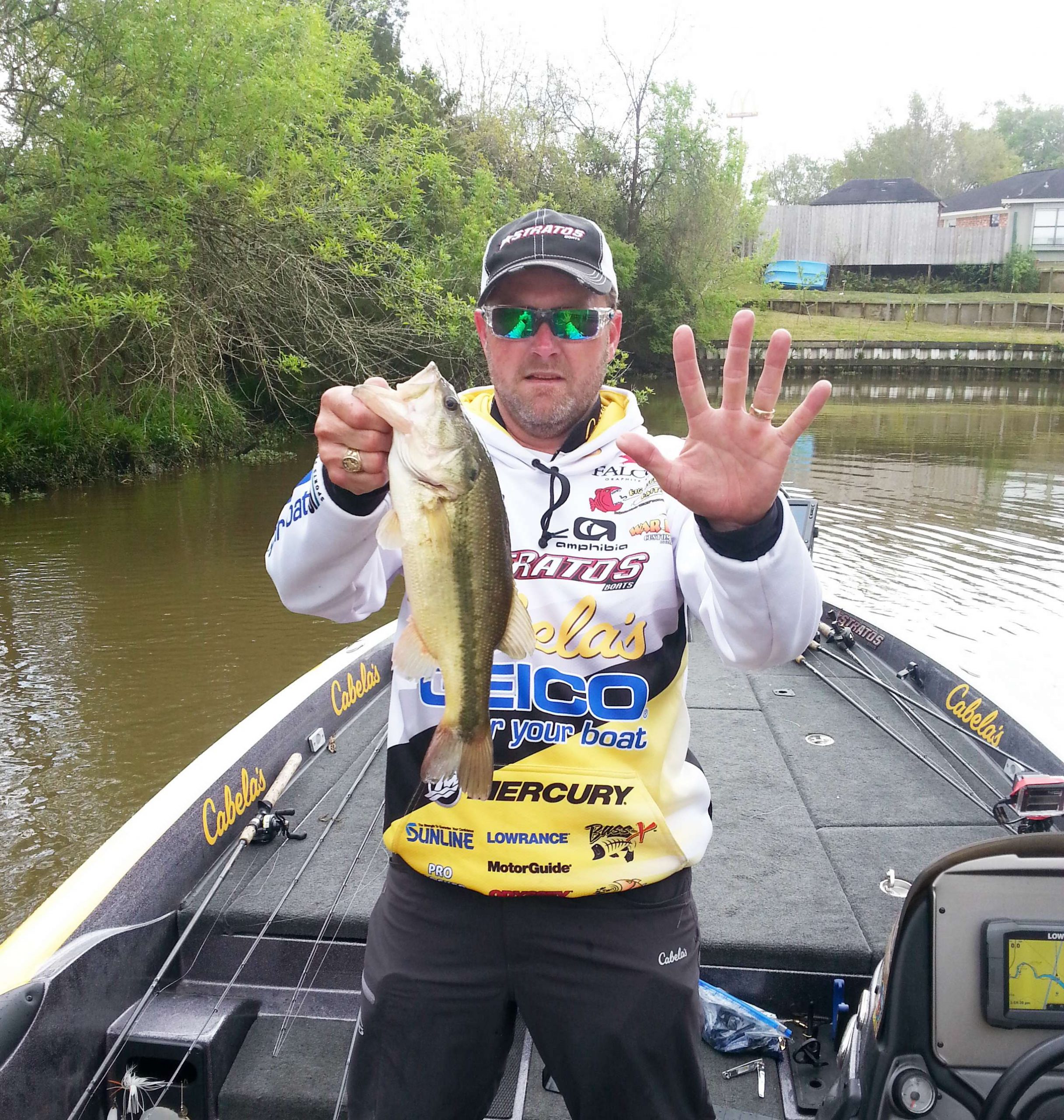 Mike McClelland pulled in three in a row for a limit.
 <br>Photo by Bassmaster Marshal Melvin Dunn