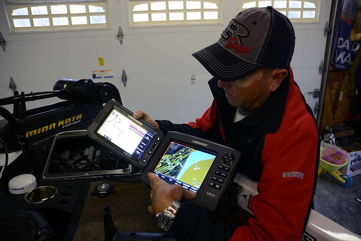 The task at hand is switching the larger Lowrance HDS8 for the smaller sized Lowrance HDS7. Walkerâs reasoning for making the switch is the lower profile unit prevents him from striking it with a rod when making rapid, low level casts. 