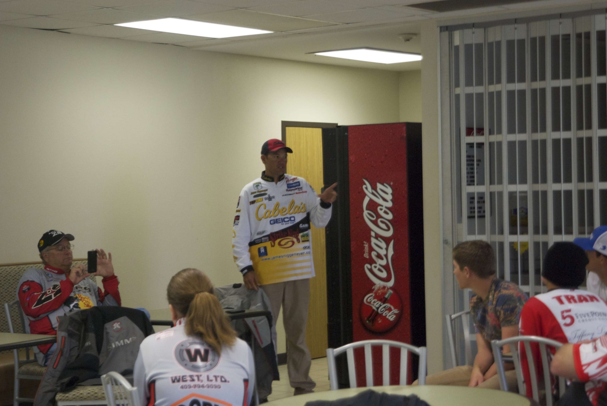 High School students were brought together by Gopher Industrial to spend time learning from and fishing with Elite Series pros as part of the Bassmaster High School Elite Experience presented by Costa. Here, James Niggemeyer speaks with a group of young anglers.