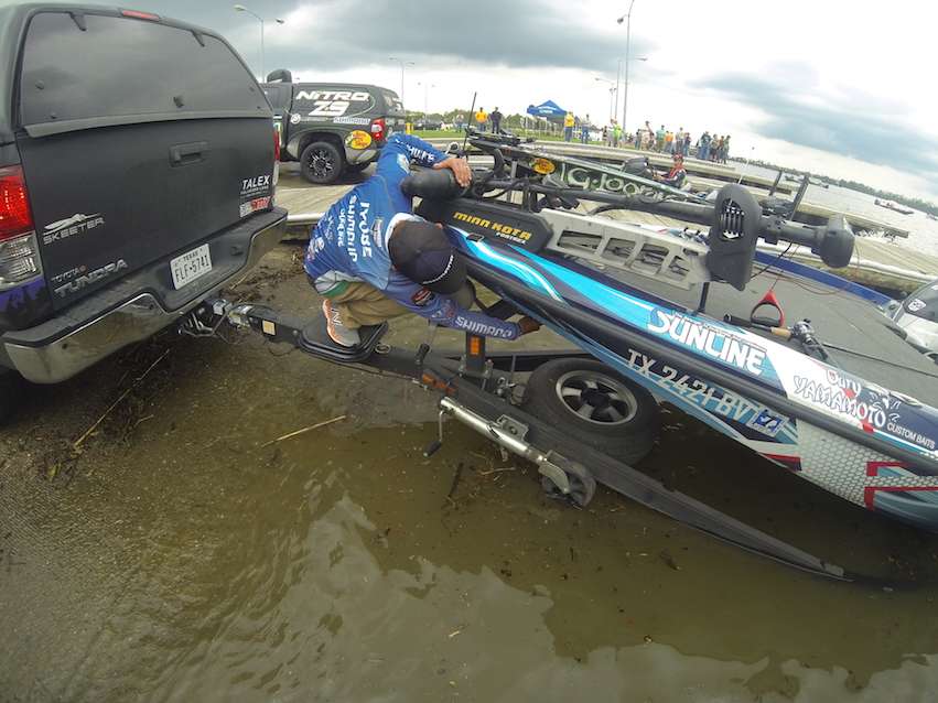 Ken Iyobe latches his boat to the trailer before pulling out.