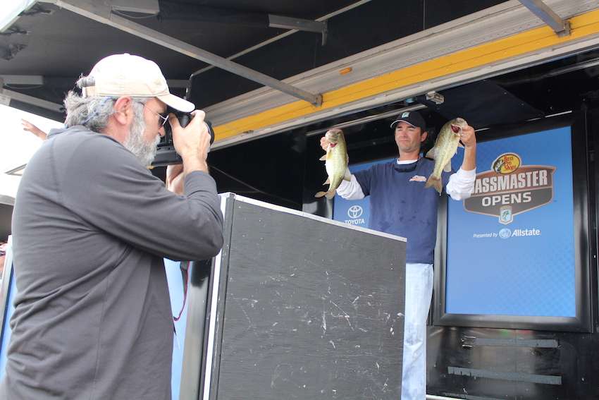 As the Day 1 weigh-in gets underway at Ross Barnett, we step behind the scenes to show you what's going on with the rest of the field.