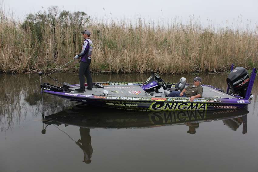 Hop in the boat with Elite anglers Aaron Martens and Shaw Grigsby as they try to remain in the Top 10 on Day 2 of the Bassmaster Elite at Sabine River Presented by STARK Cultural Venues. Aaron's up first. 