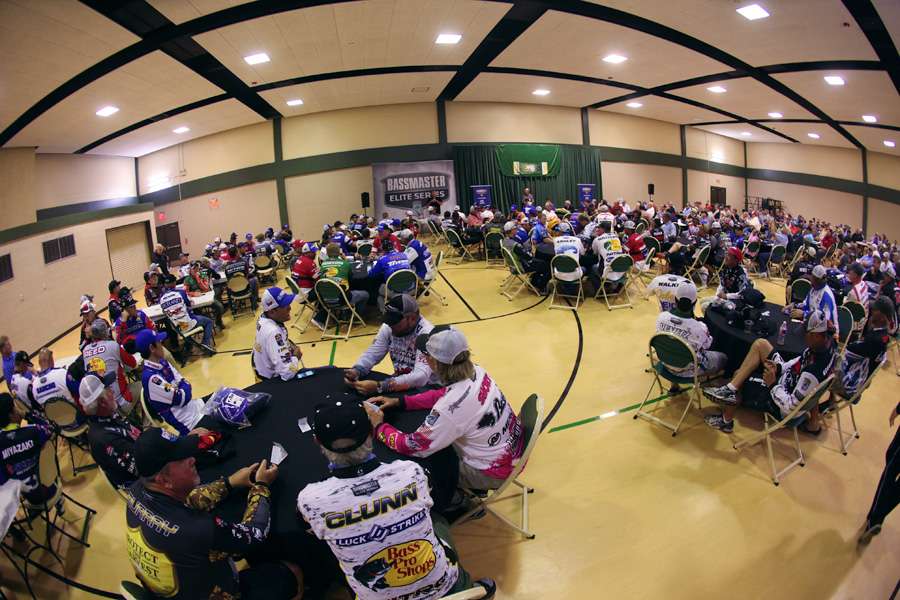 With the Marshals and Elite Series pros all together, it was time for the Day 1 pairings. 