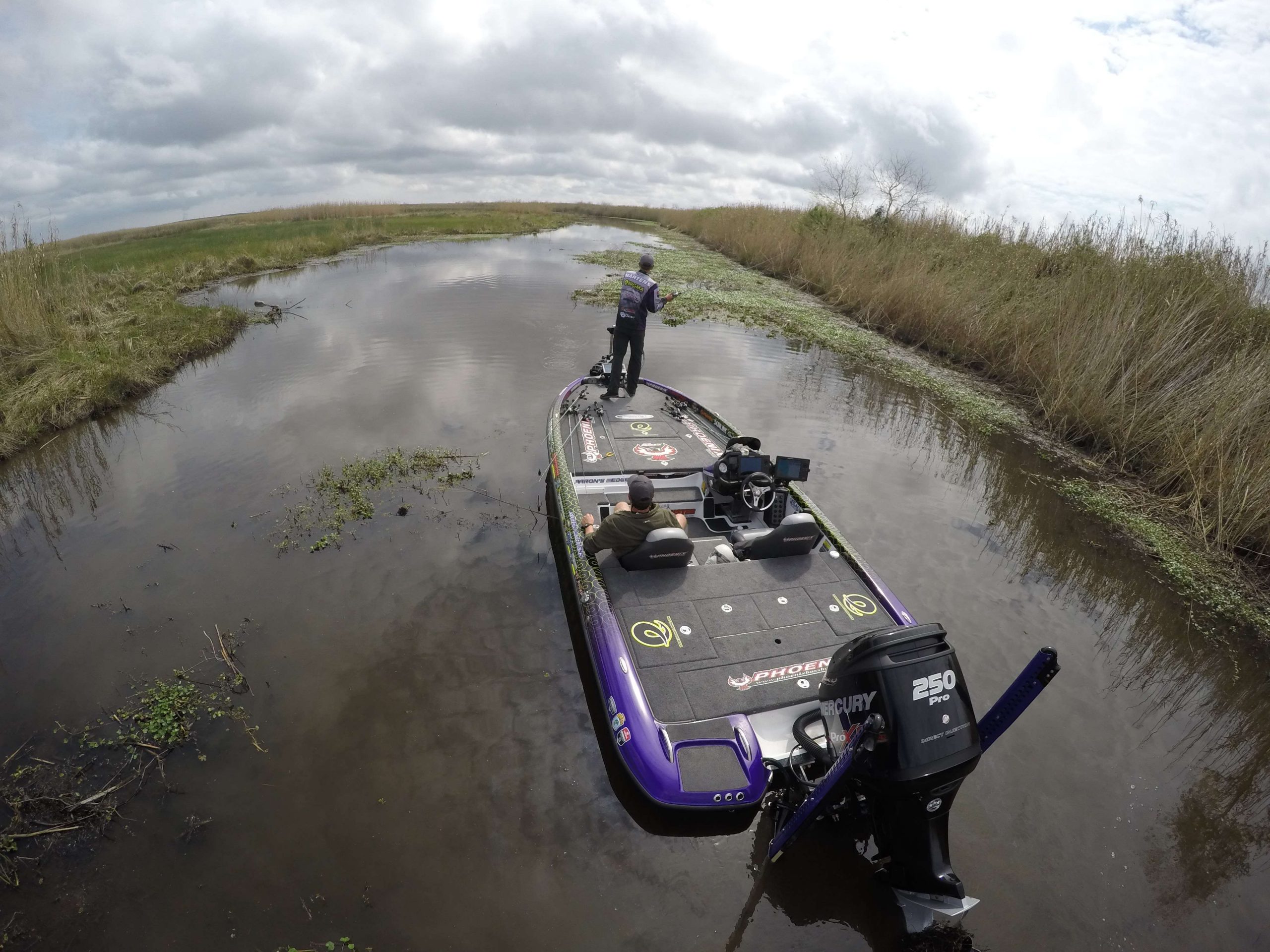Shaye Baker spent some time with Aaron Martens during Day 1 of the Bassmaster Elite at Sabine River. Here's a look at the 2013 Toyota Angler of the Year working hard on the Sabine.