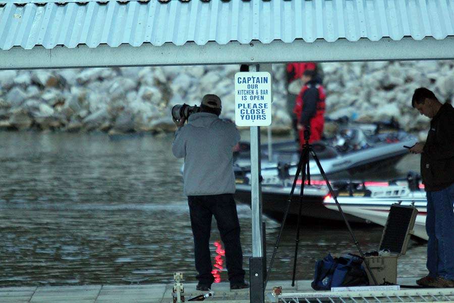 <p>This sign encourages boaters to enjoy the food inside of Madison Landingâs restaurant. Meanwhile, Bassmaster.com photographer James Overstreet works up an appetite shooting a photo gallery. </p>
