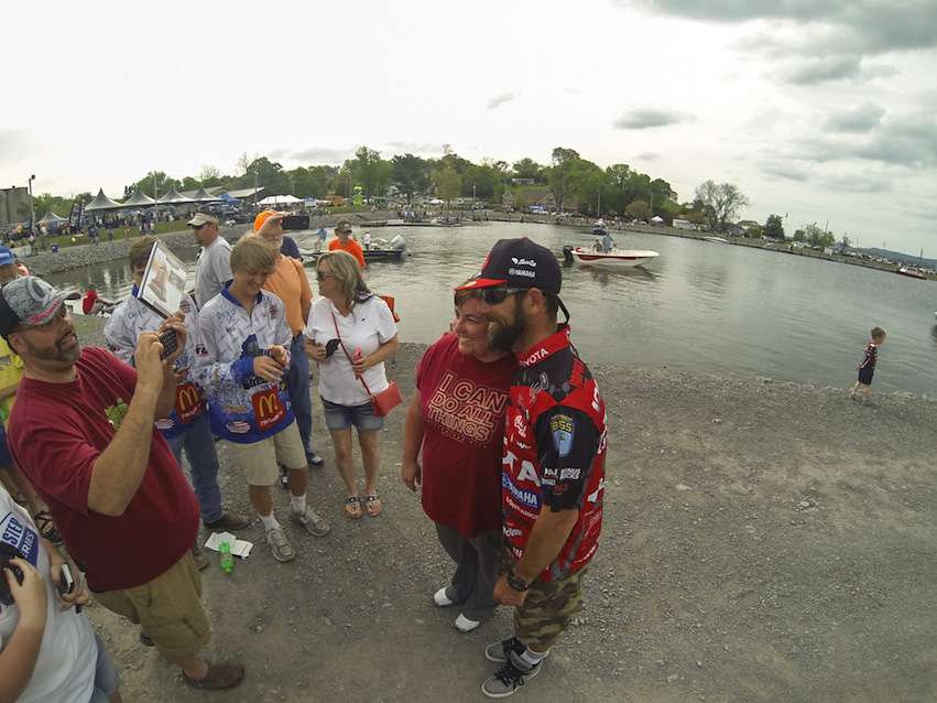Though Michael Iaconelli had to be frustrated, he spent time with Bassmaster Elite fans.
