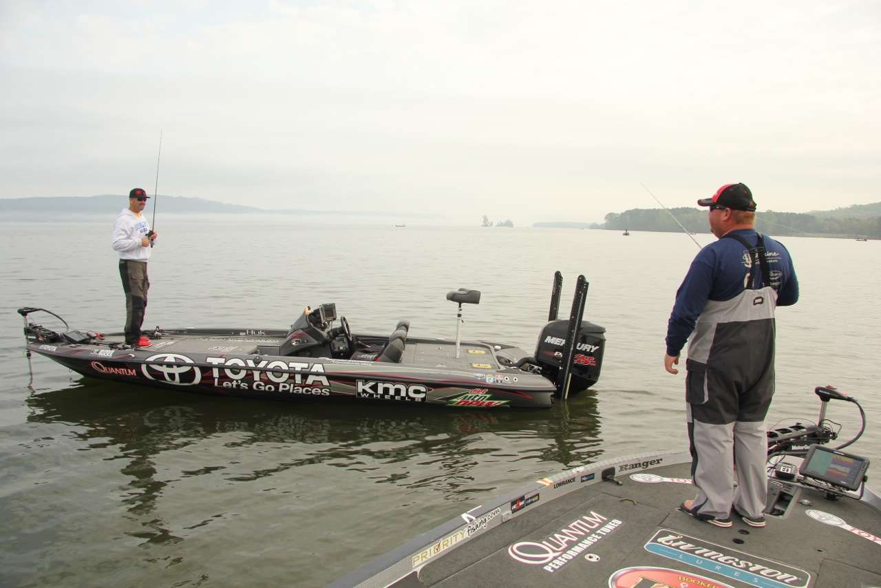 Powroznik’s friend and fellow pro Gerald Swindle is fishing nearby. Powroznik asks Swindle if he thinks Guntersville’s bass spawn out there in 7 – 8’ of water. “Not likely – especially with the rains adding so much color to the water,” says Swindle.