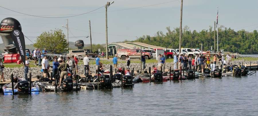 The boats lined up neatly as anglers continued to arrive.