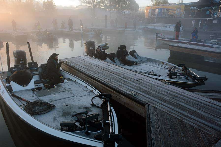 Some morning commuters scrape frost from their windshields. For these boaters, itâs all part of going to work. 