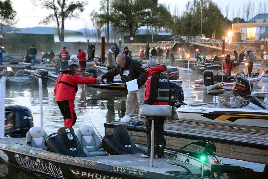 A first order of the day is checking safety gear such as running lights. Livewells get checked too since itâs going to be a good day of fishing on Clear Lake. 