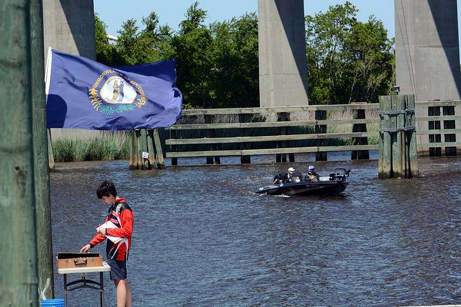 The first boat arrives from the dayâs fishing on the Pee Dee River basin. The area encompasses 232 miles of fishable water open to the anglers. 