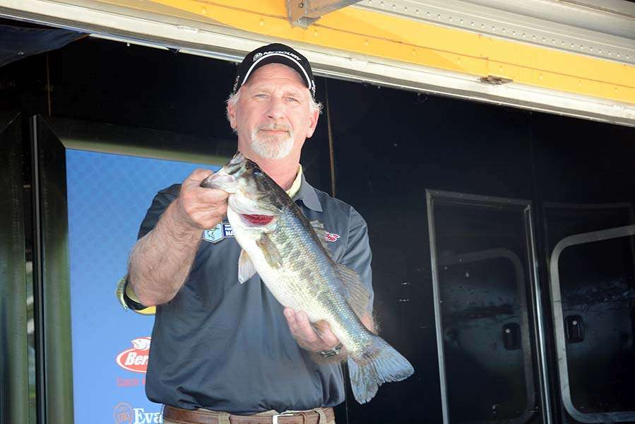 Phil Bain of Youngsville leads the effort of North Carolina. The team is 4th place overall with 78 pounds, 7 ounces. 