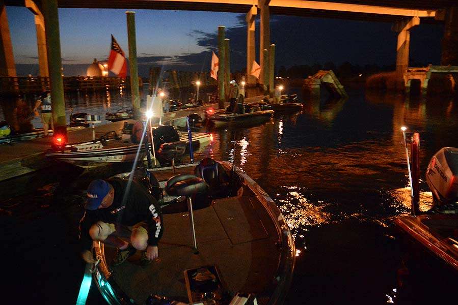 Most teams launch at once and meet at the dock for last minute preparations. 