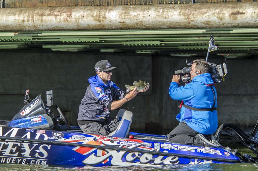 A very productive morning for Carl, and a very entertaining one for Bassmaster LIVE viewers. 