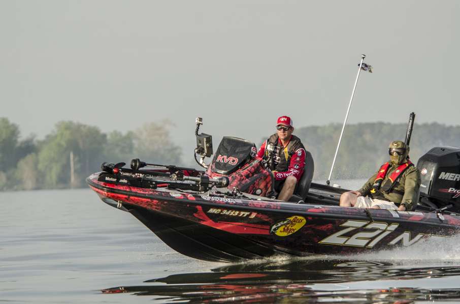 Kevin VanDam on Day 1, flying into his first spot of the day. 