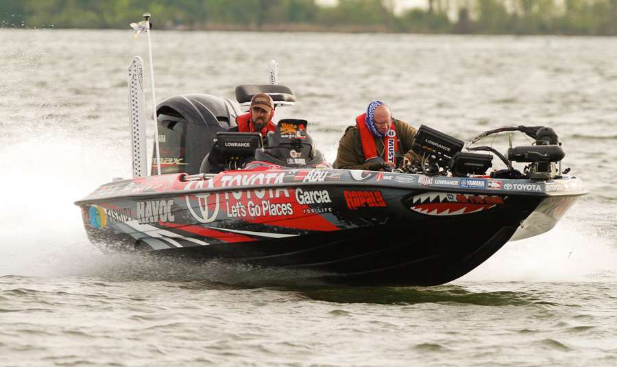 Iaconelli cruises by and takes a quick look at what Skeet was up to. 