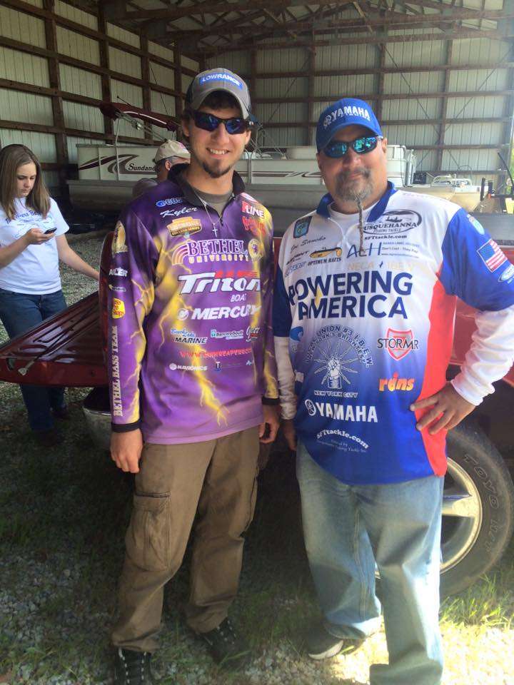<p>Ran into Kyler Chelminiak of the Bethel University fishing team as I make my way out to Cali. Always great to meet the next generation of our sport.</p>
<p>-- <a href=