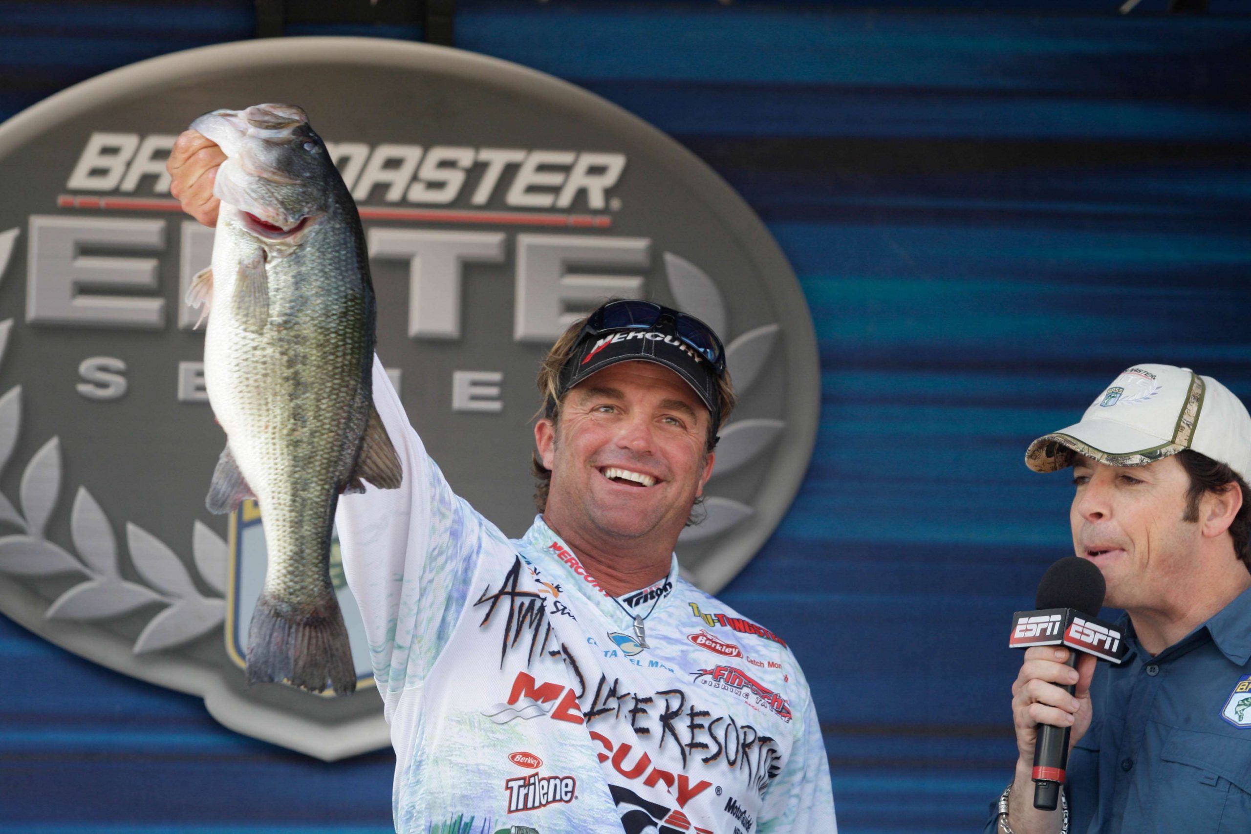 Byron Velvick demonstrated his swimbait prowess on Guntersville in 2009. He caught 29 pounds in just two hours on Day 1, fishing transition areas where milfoil met gravel near points.