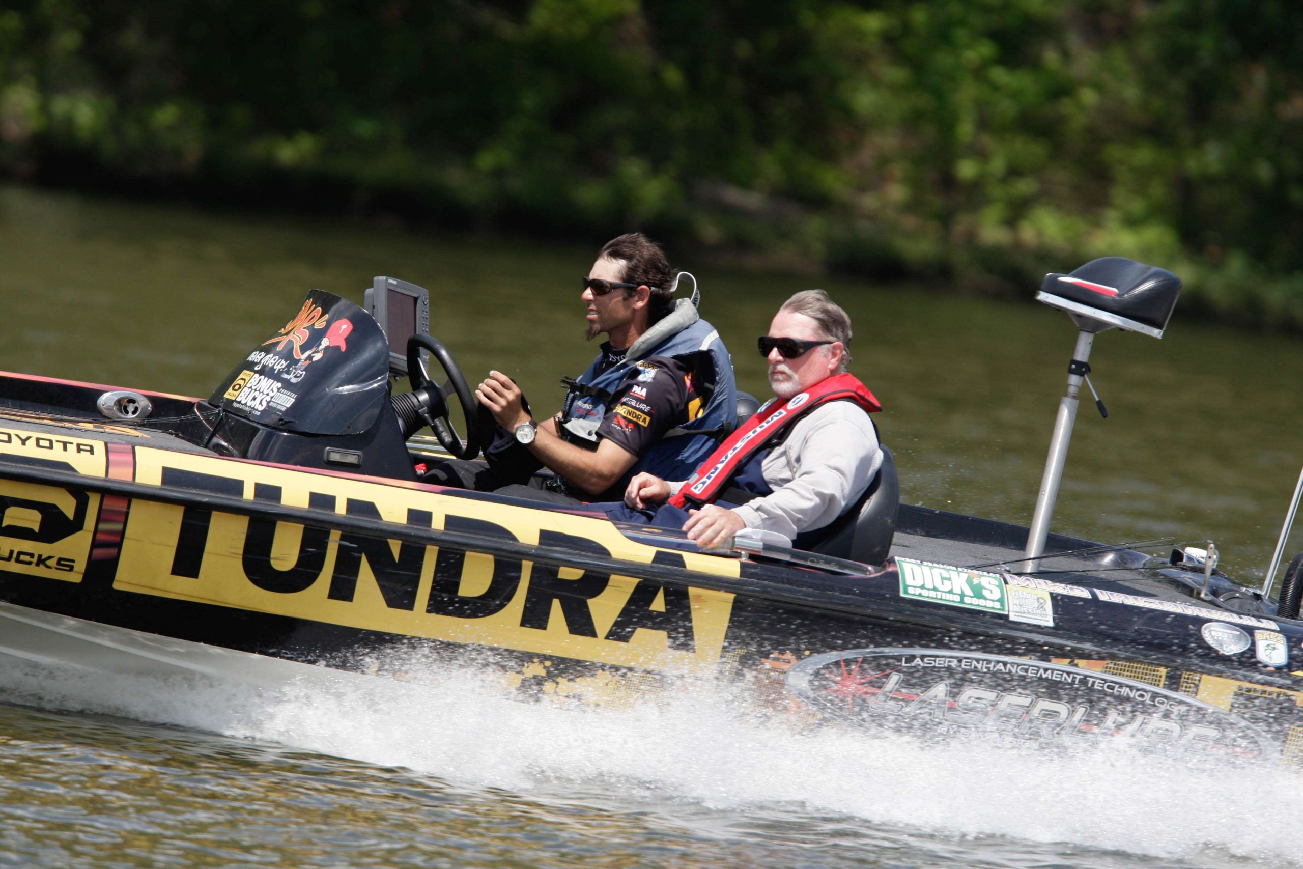 Iaconelli heads in for the Day 3 weigh-in.
