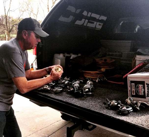 <p>Anyone else right handed but use left handed reels like <a href=