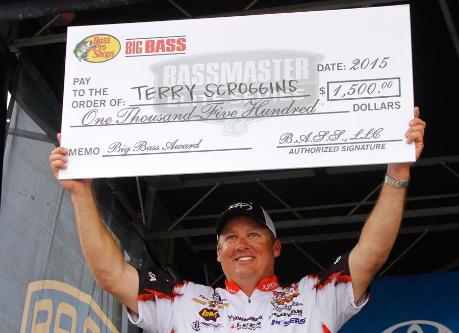 Terry Scroggins (103rd, 11-9) receives his Big Bass Award from the first Bassmaster Elite Series event of 2015.