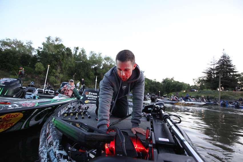 John Crews gets his boat ready for Day 2.