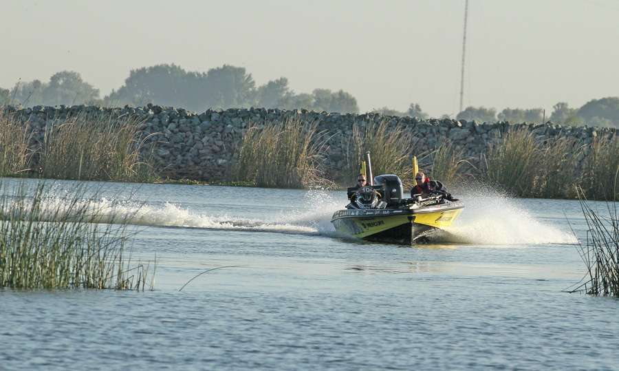 On Day 2 at the Sacramento Bassmaster Elite Skeet Reese came sliding into view as one of the first boats to make it down to the Delta.