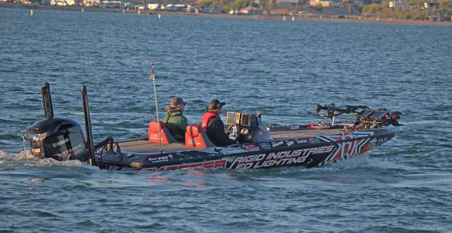 He waves to the Lake Havasu morning crowd as he idles out for Day 3.
