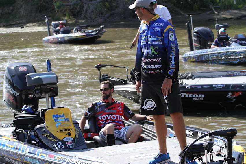 Mike Iaconelli ran out of gas on the way in so Brandon Lester takes him back to retrieve his boat.