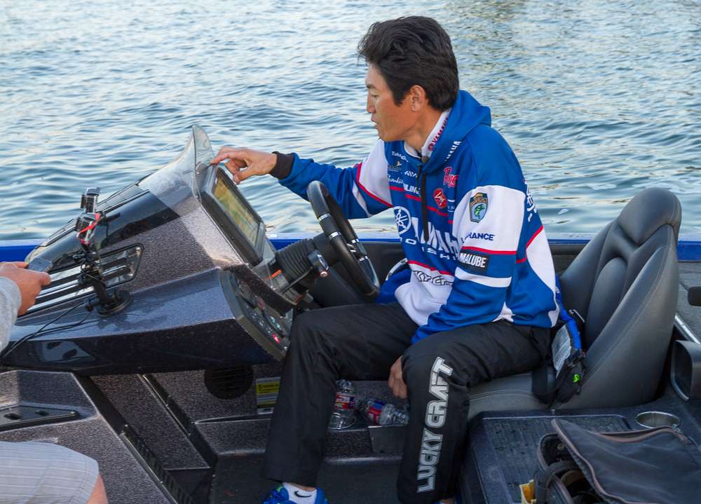 Takahiro Omori has found a pattern that could get him a win here.