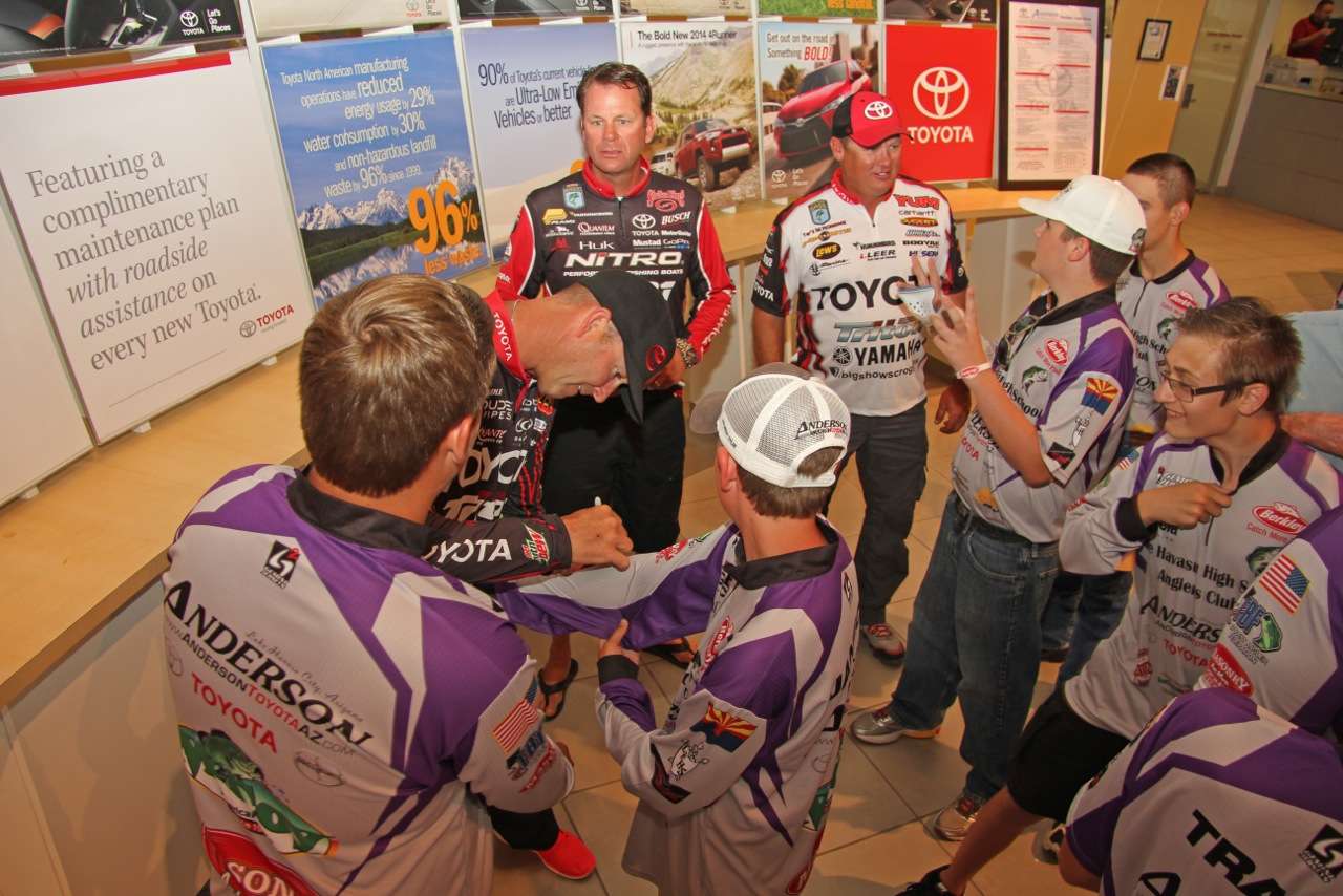 Swindle, VanDam, and Scroggins were surrounded by members of the Lake Havasu High School Anglers Club all evening.
