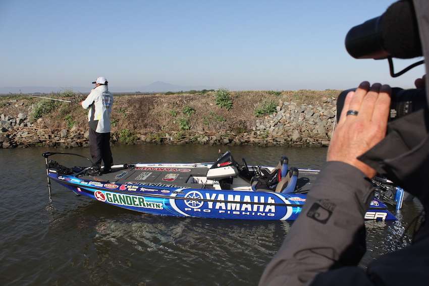 streaming LIVE footage out to the masses via Bassmaster LIVE. 