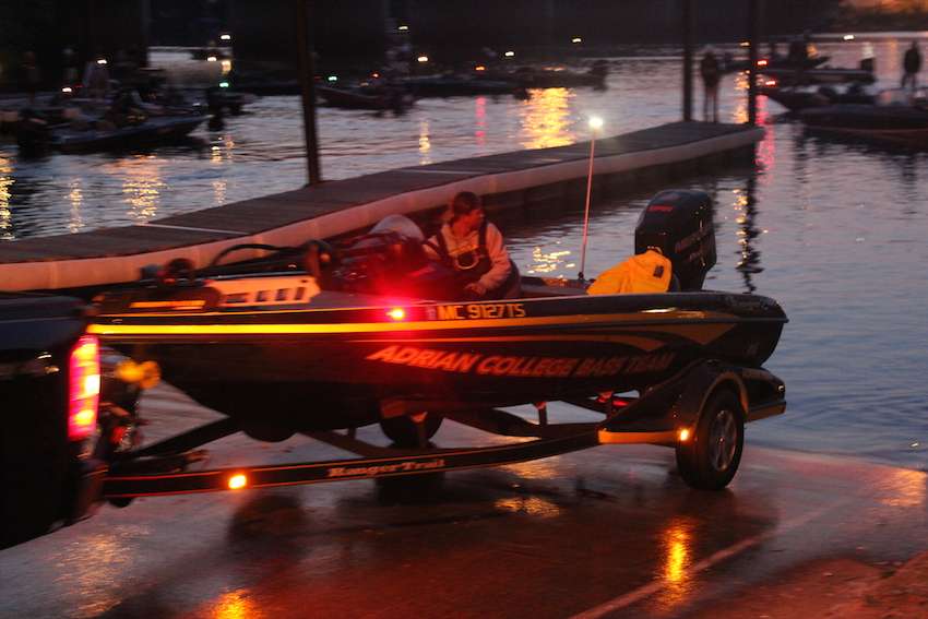 Day 1 of the 2015 Carhartt College Midwestern Regional presented by Bass Pro Shops gets underway on the Mississippi River. 